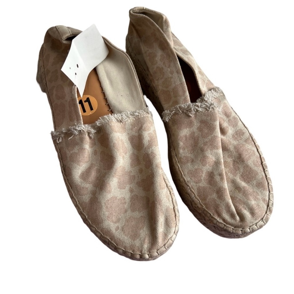 New with tags splendid slip ons